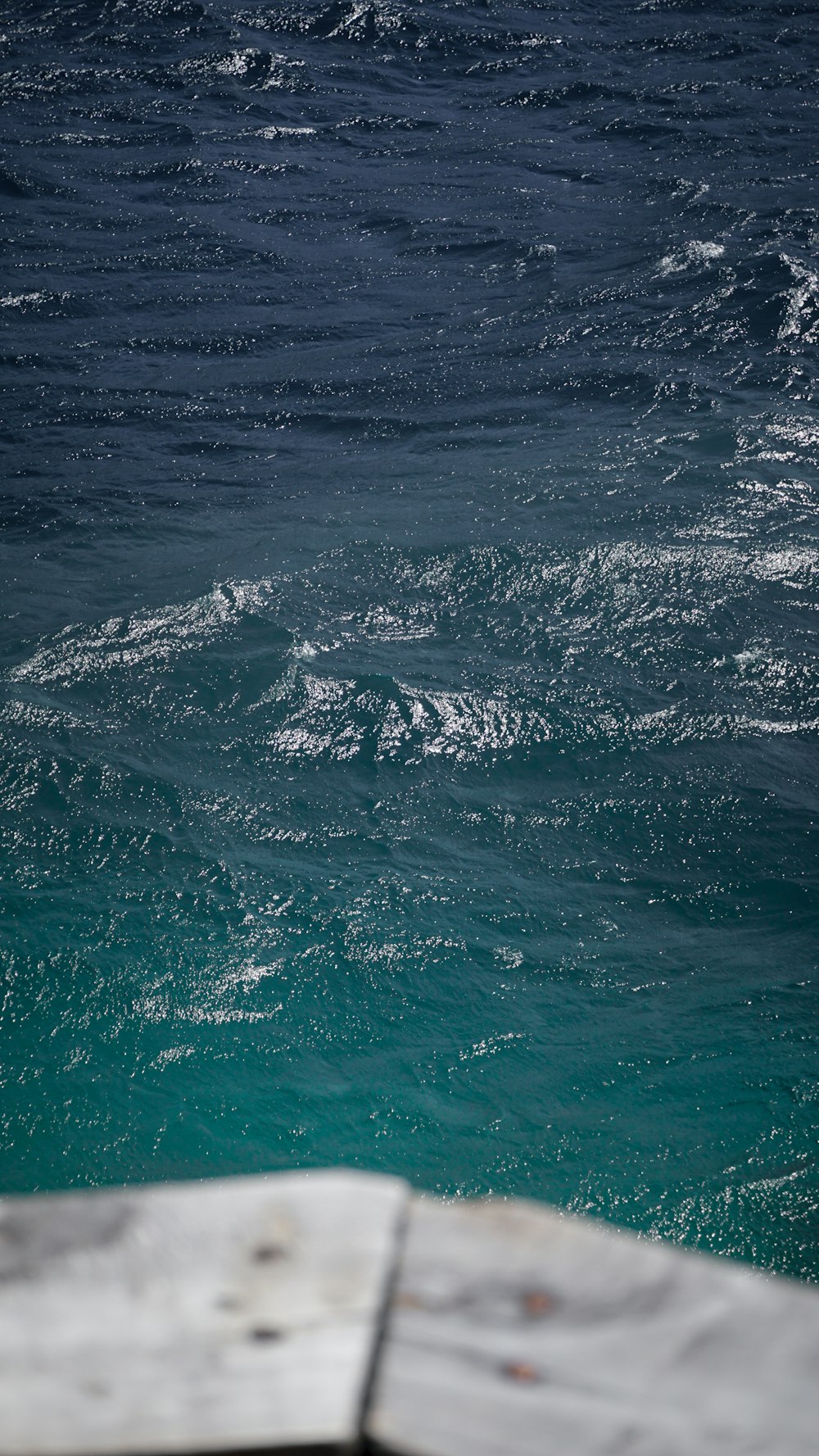 a boat in the water with the wake of the boat