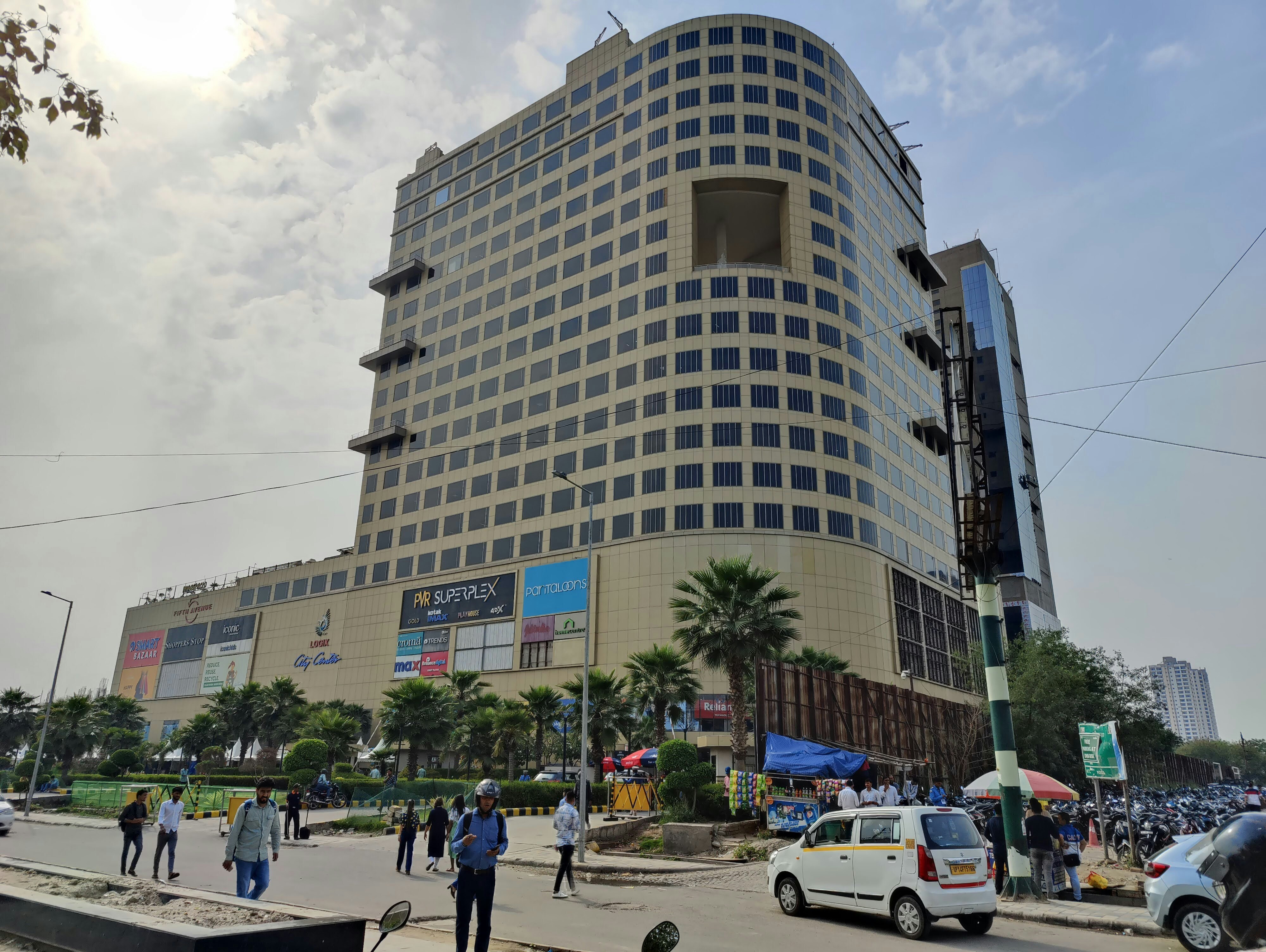 Noida Shopping Decision Framework: 7 Practical Signals to Choose Between Sector‑18 Mall Stores, Local Market Boutiques & Click‑And‑Collect