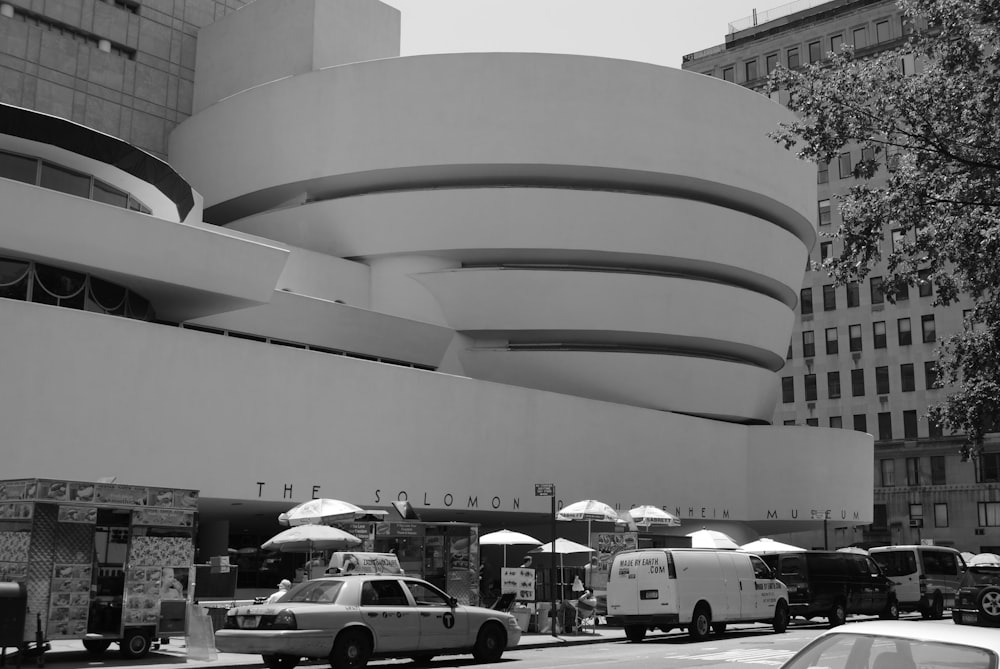 a black and white photo of a building