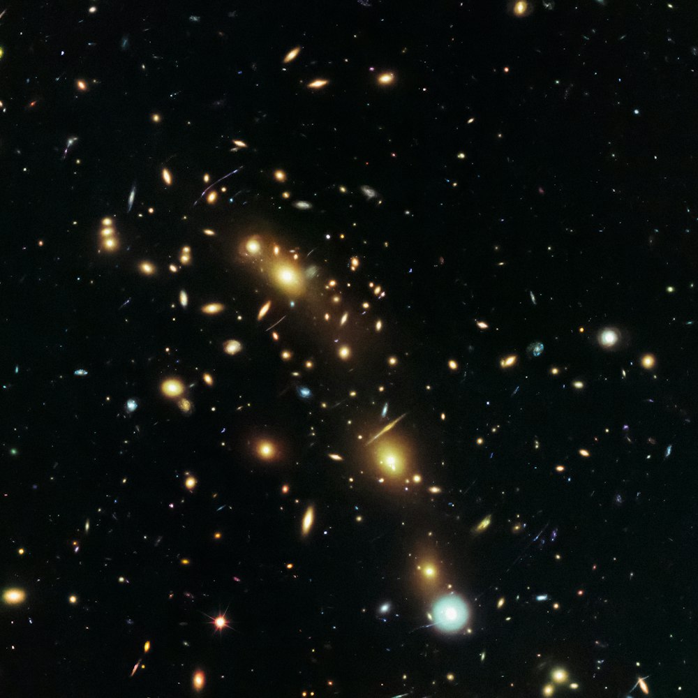 a large group of objects that are in the dark