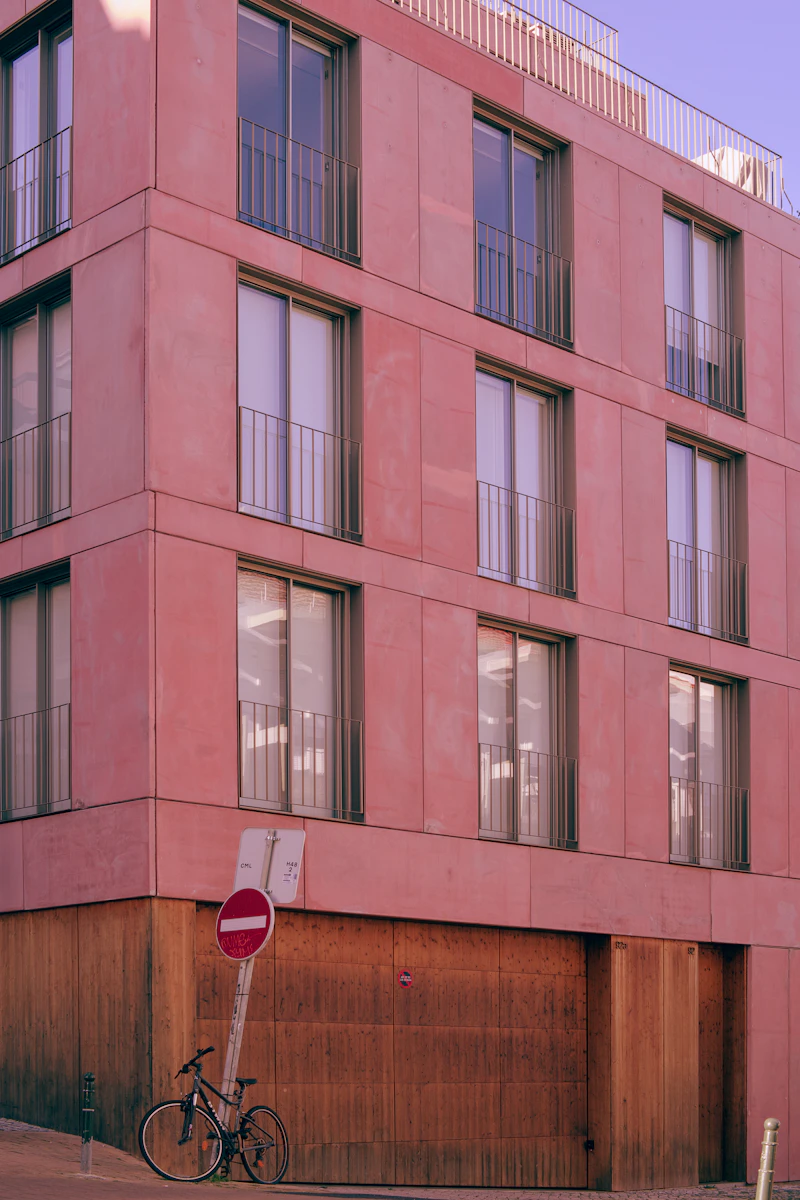 Pastel pink facade on a Chiado street corner