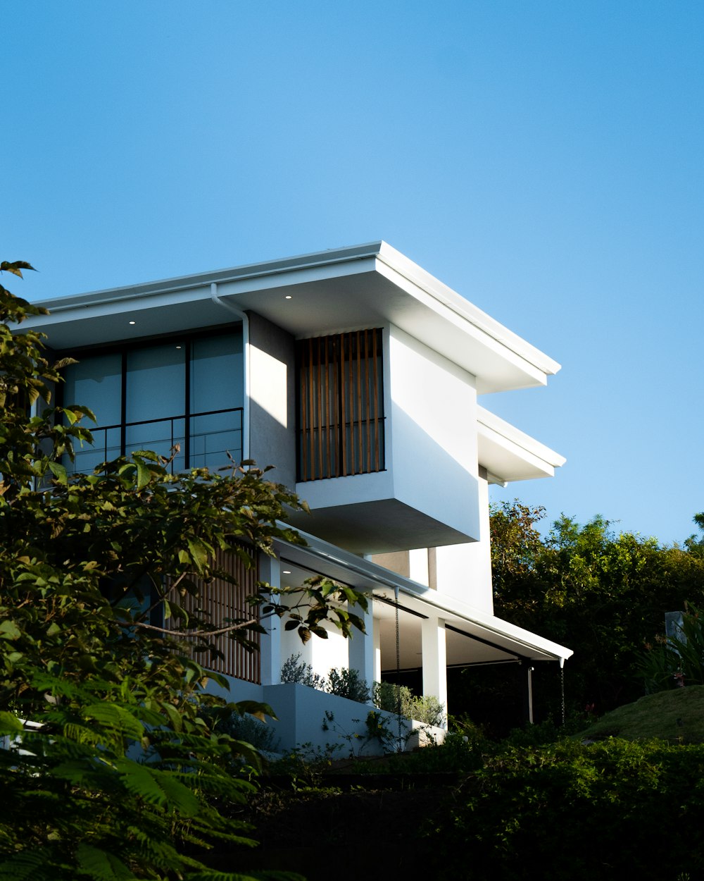 a white building with a lot of windows on it