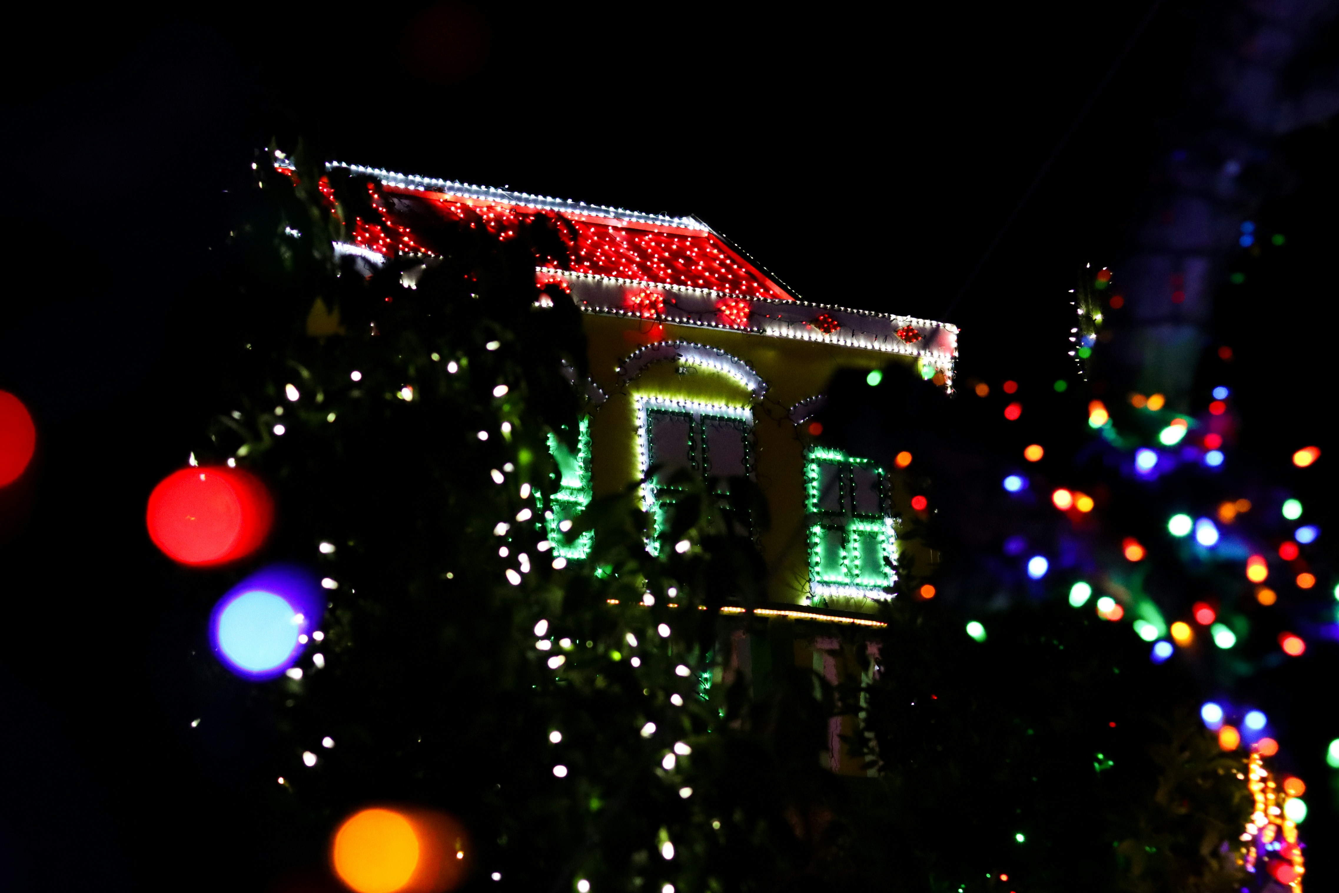 Aruban house decorated with Christmas lights