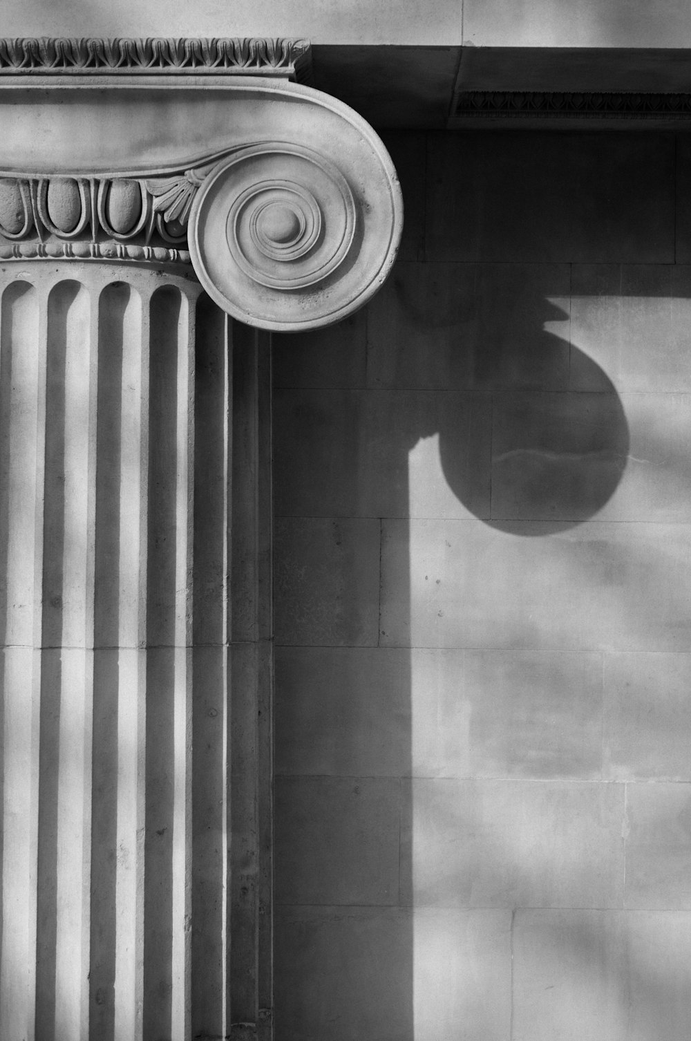 a black and white photo of a column