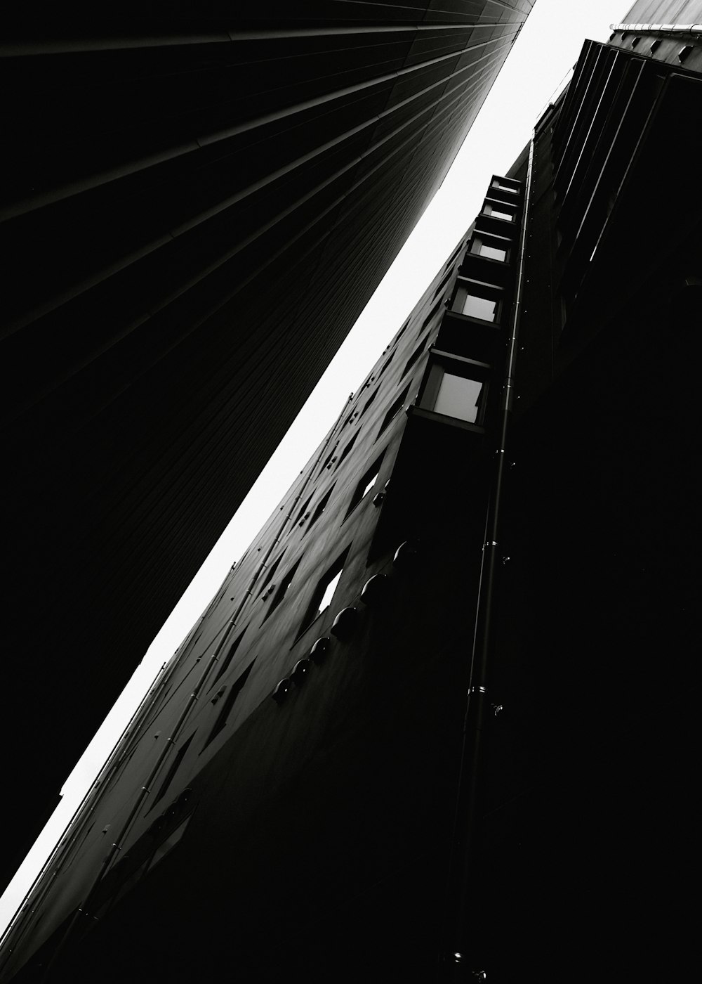 a black and white photo of a tall building