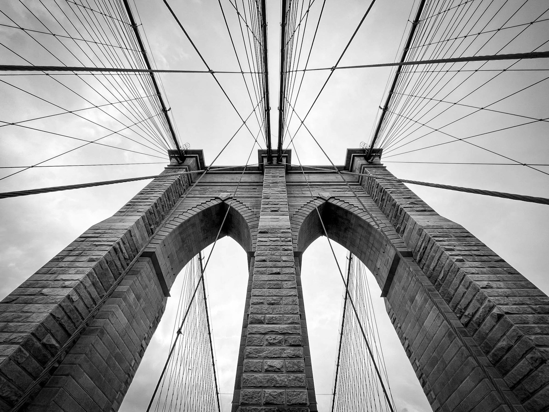 a black and white photo of the brooklyn bridge