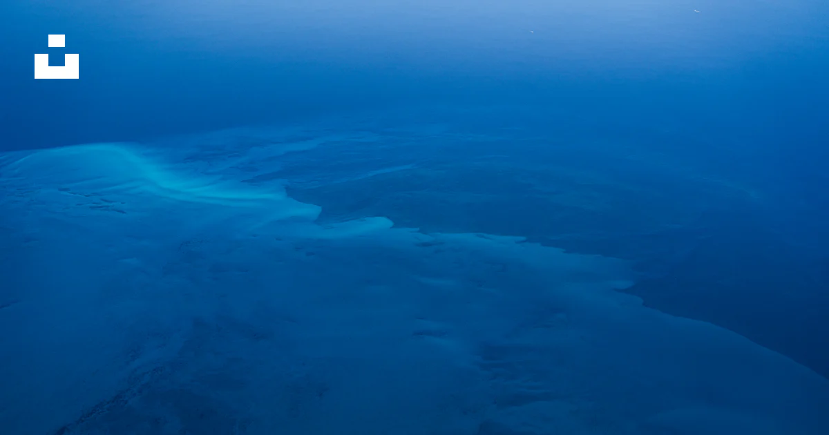 Ocean Flycam View A view of the ocean from an airplane photo – Free Sea Image on Unsplash