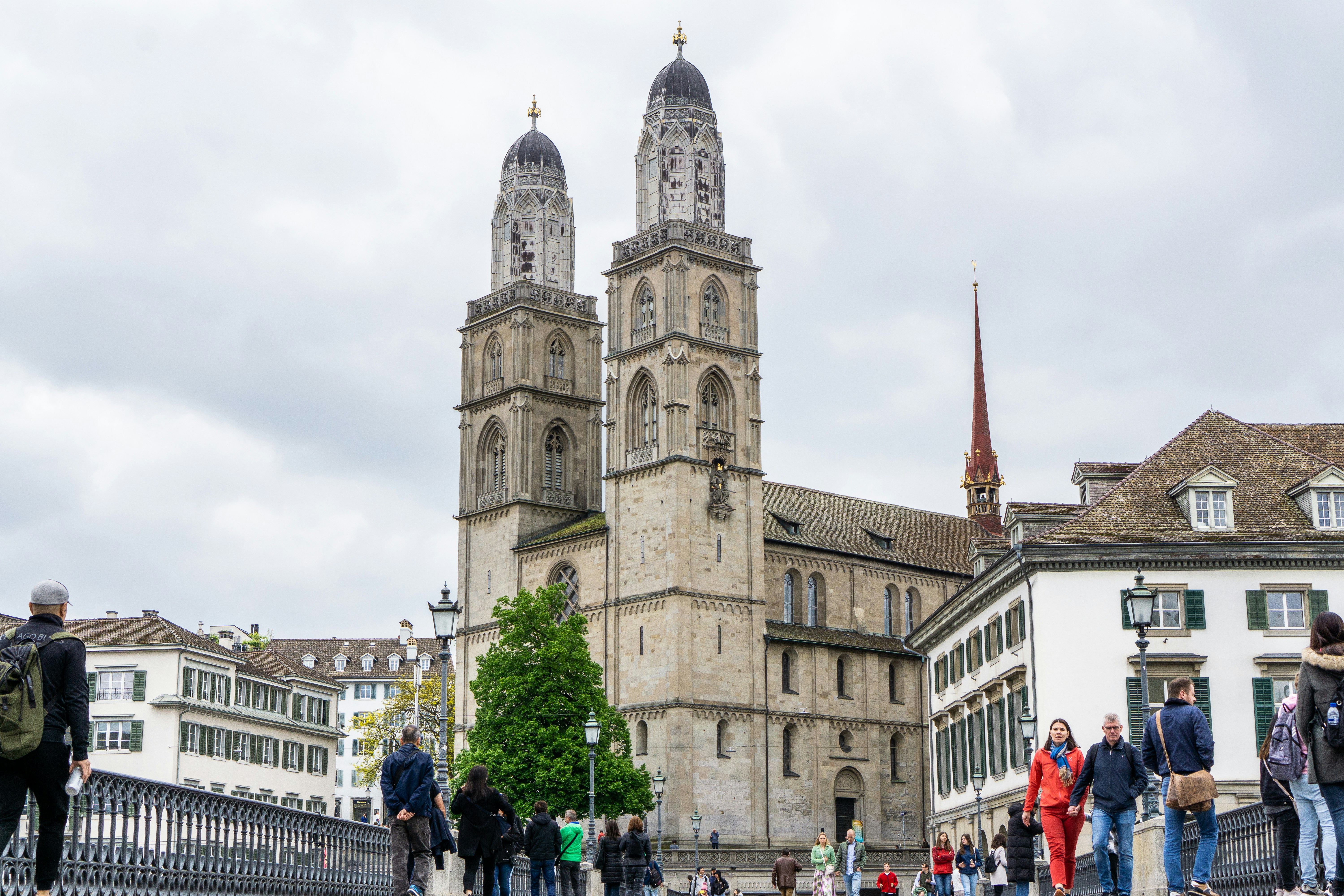 Grossmünster: Ikon Zurich dan Peranannya dalam Sejarah Swiss