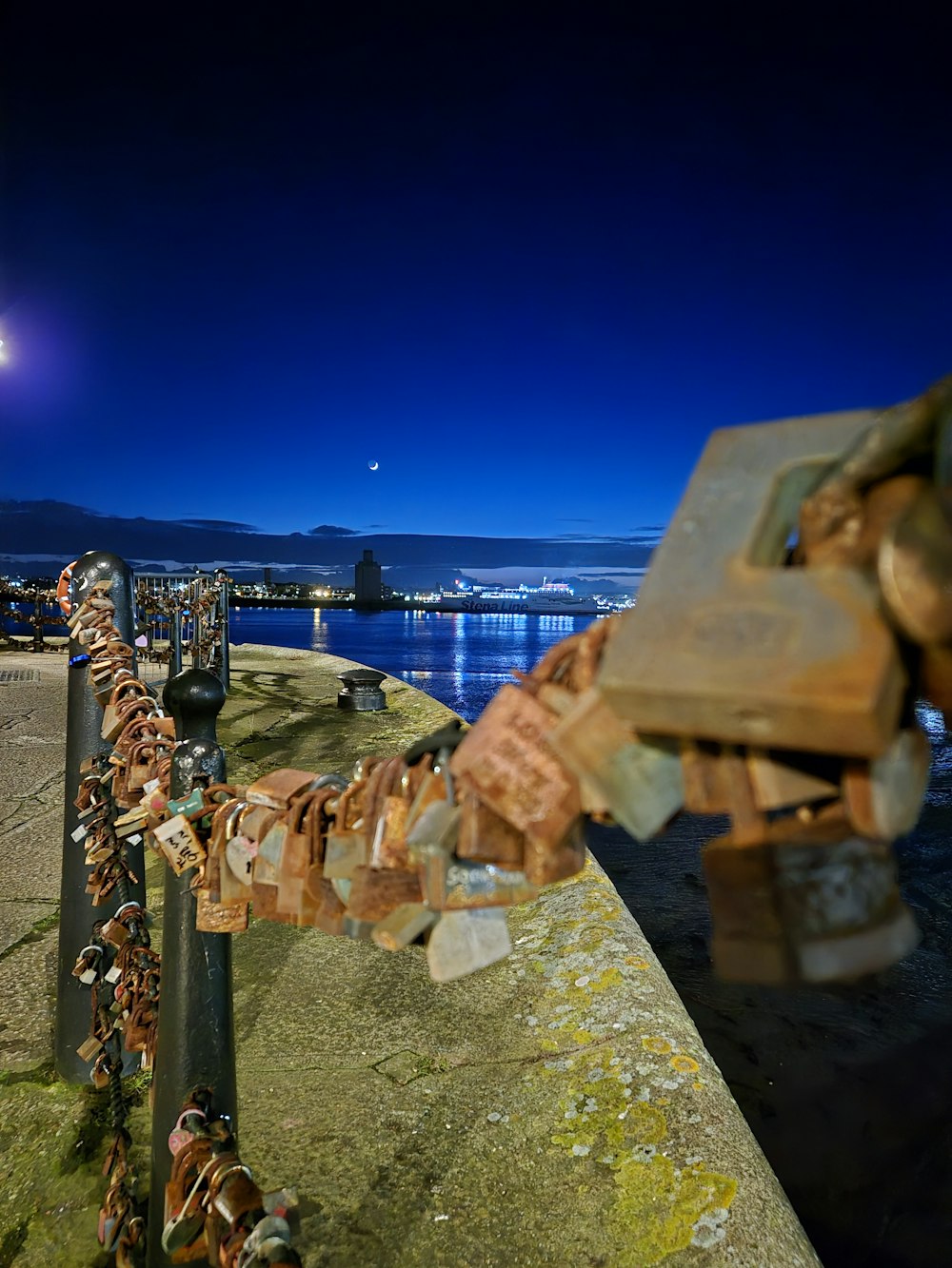 a bunch of locks are attached to a fence