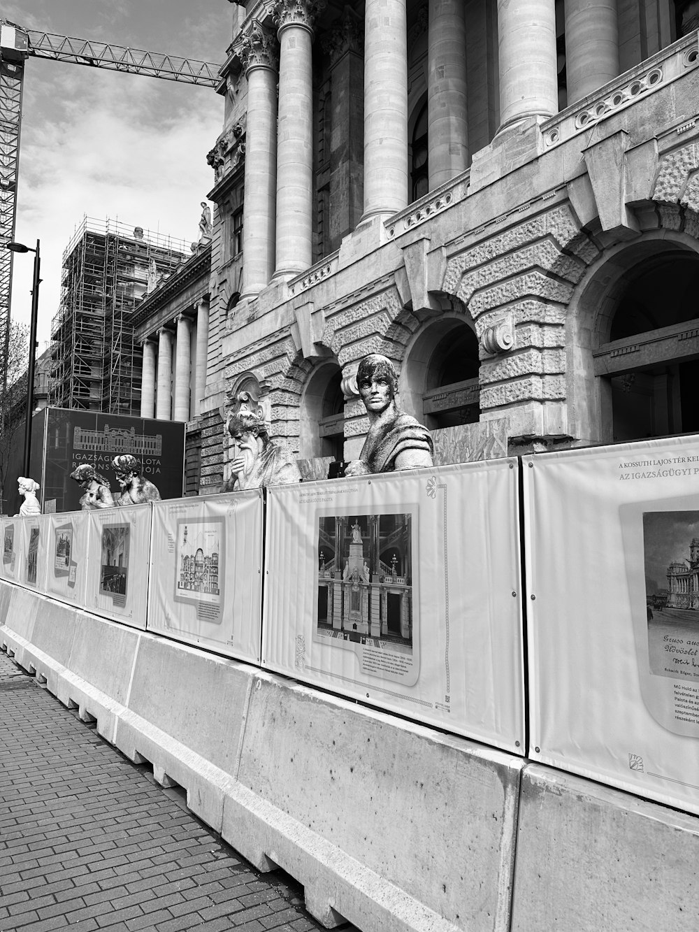 a black and white photo of a building