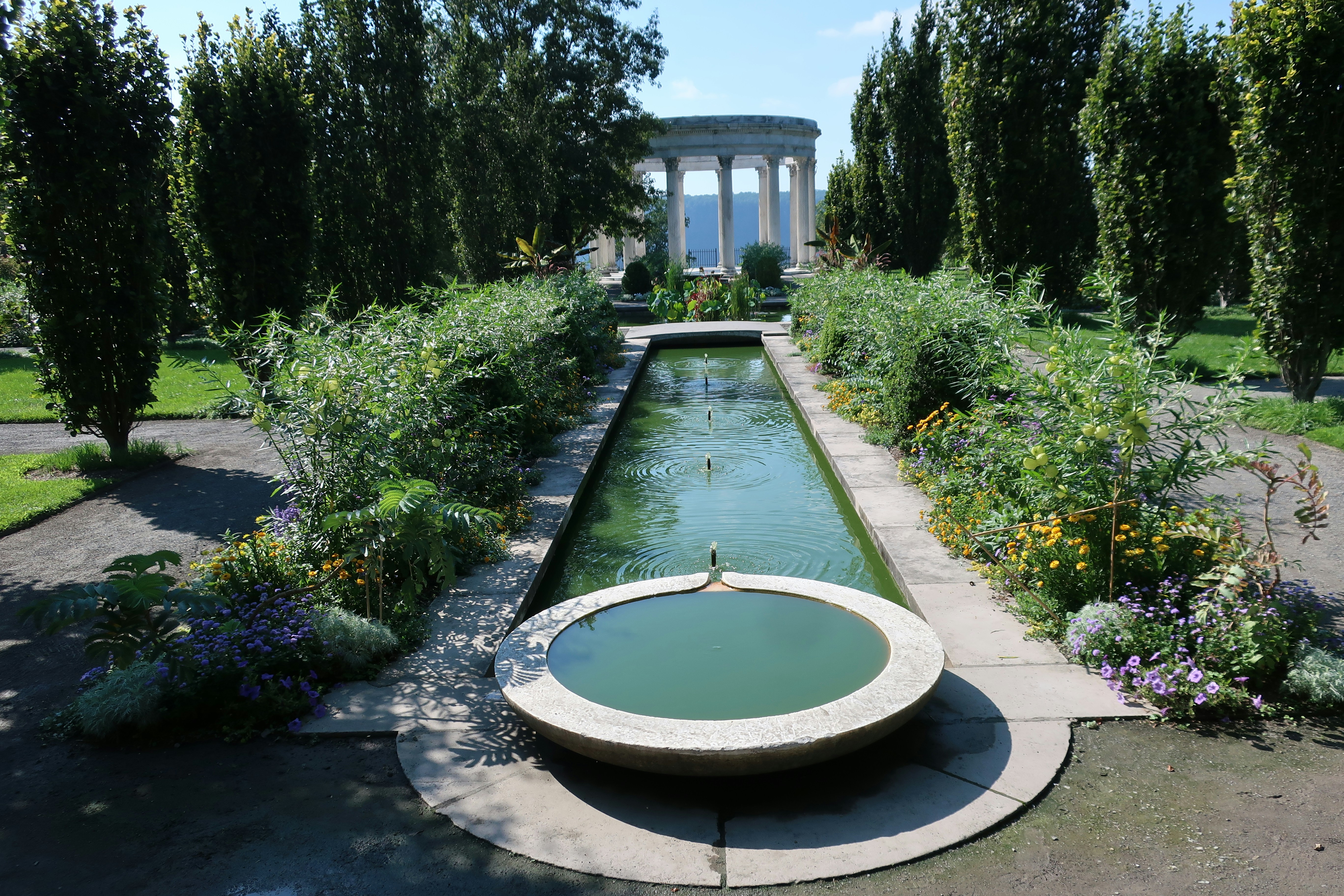 A fountain in the middle of a garden photo – Free Untermyer park and ...