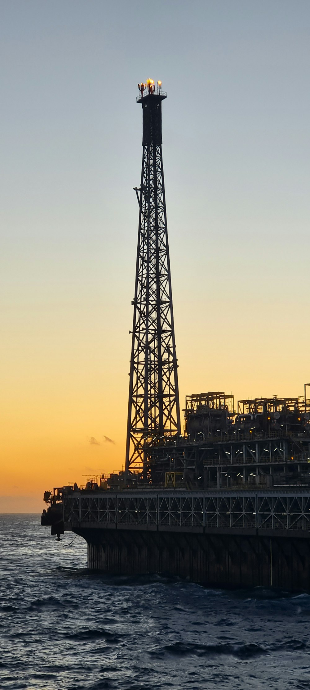 an oil rig in the middle of the ocean