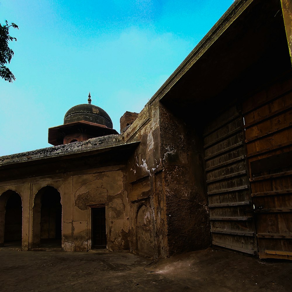 an old building with a dome on top of it