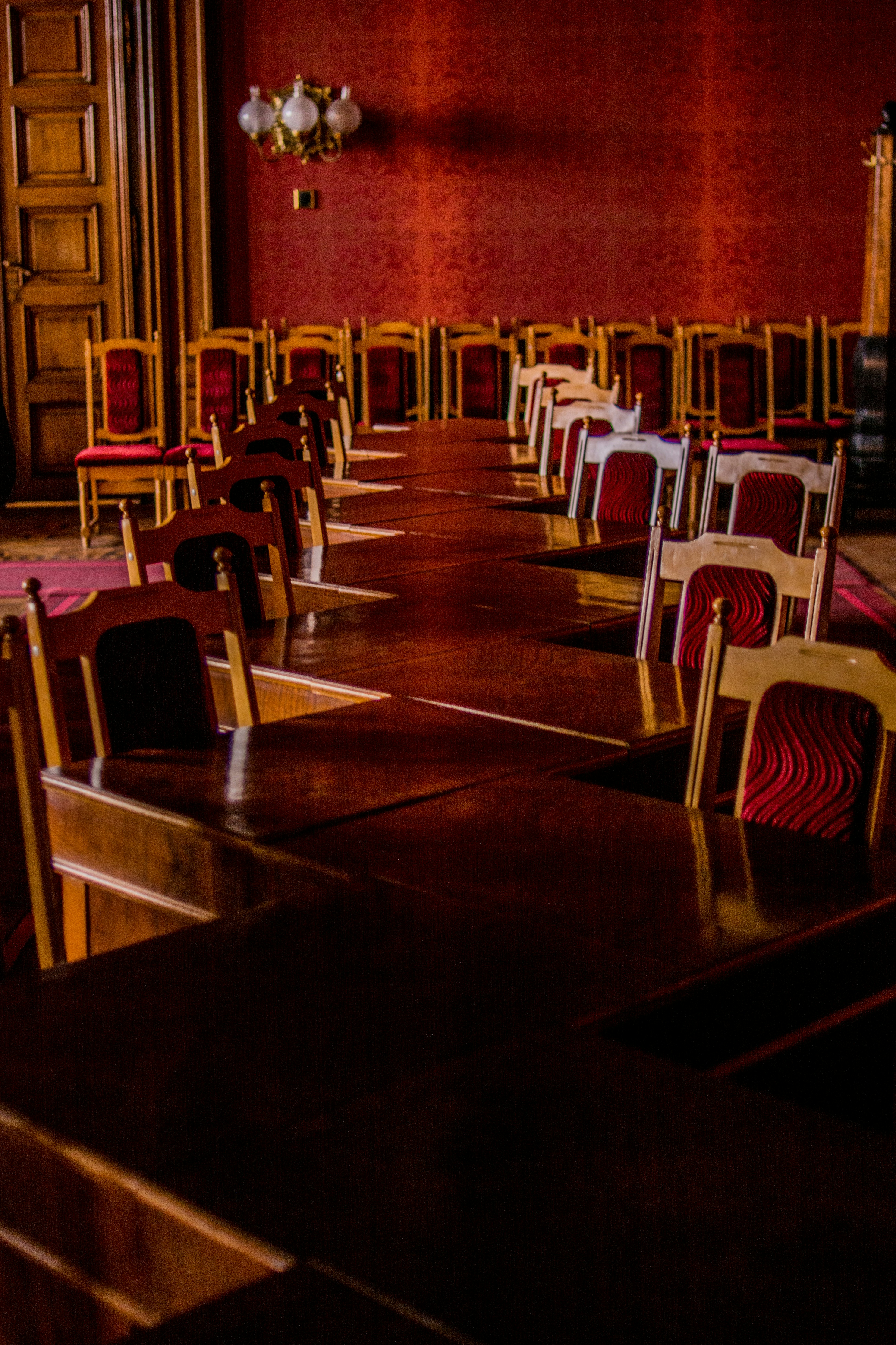 a room filled with lots of wooden tables and chairs