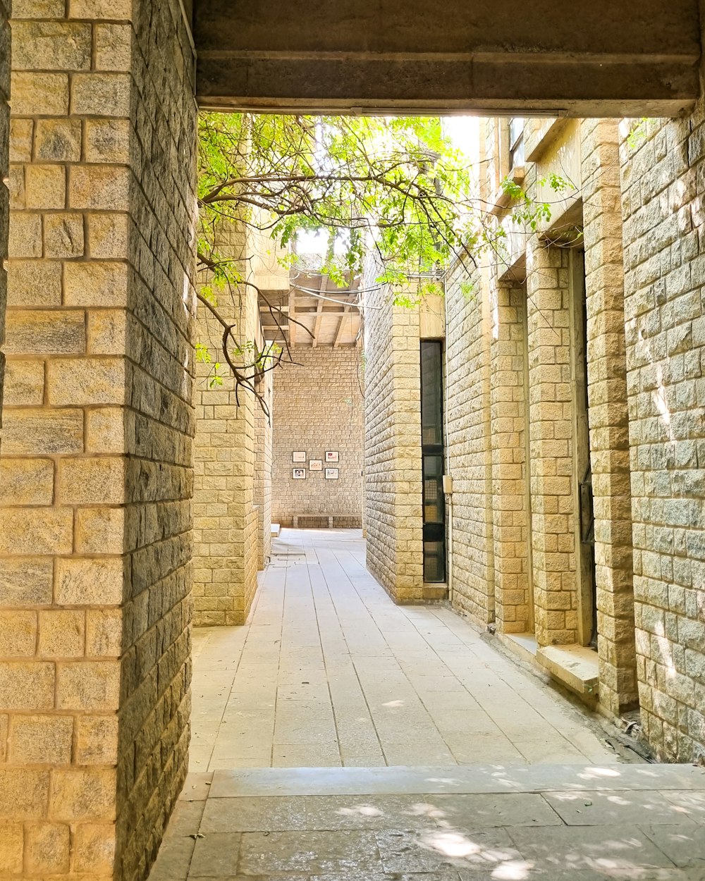 a narrow alley way with a bench between two buildings