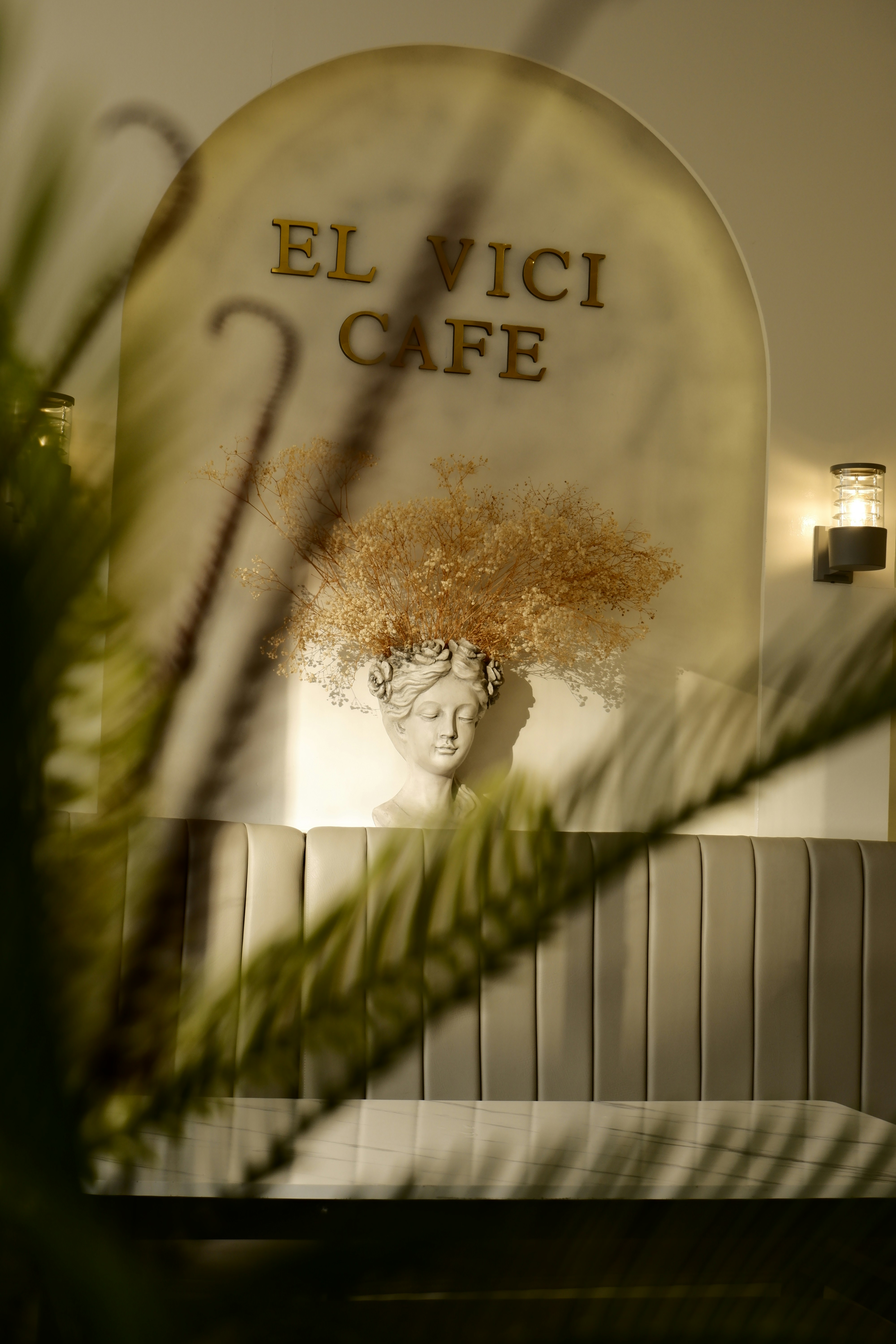 A picture of a woman's head on a sign photo Free El vici cafe Image