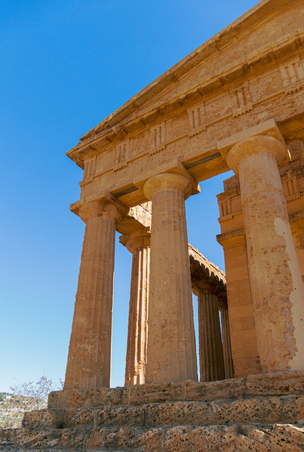 a large stone structure with two columns on top of it