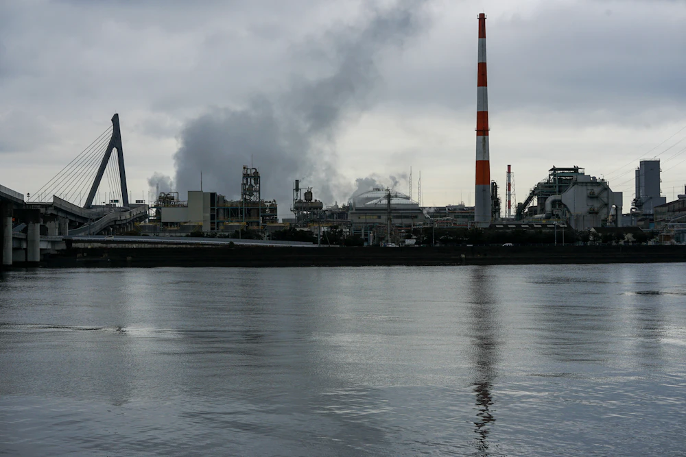 Industriewerk mit Schornsteinen