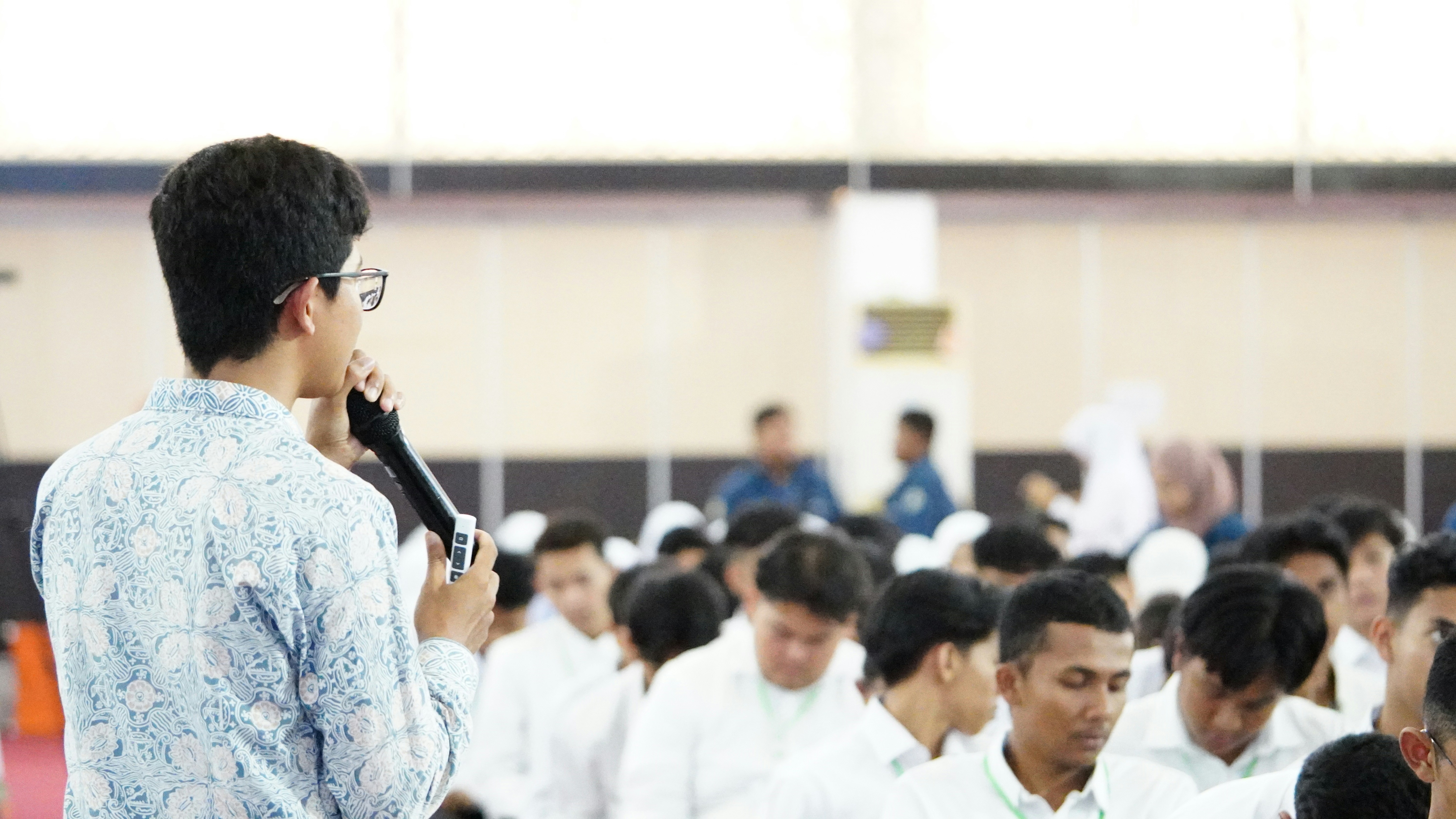 photo-1709377338719-8e613fe31425?ixid=M3wxMjA3fDB8MXxzZWFyY2h8MjB8fHR1aXRpb24lMjBjZW50ZXIlMjBtYWxlJTIwdGVhY2hlcnMlMjBtYXRocyUyMHNlcmFuZ29vbnxlbnwwfHx8fDE3NTA1OTg4Mjh8MA\u0026ixlib=rb-4.1.0