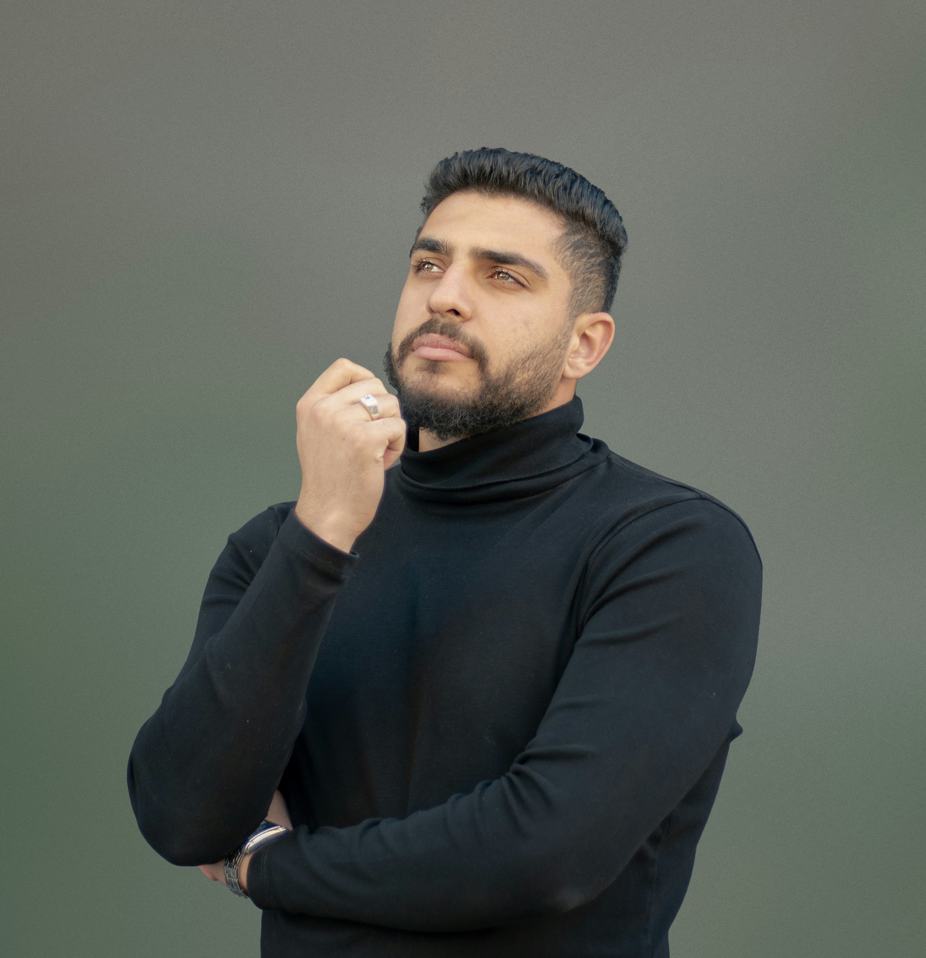 great photo recipe,how to photograph a man wearing a black turtle neck sweater