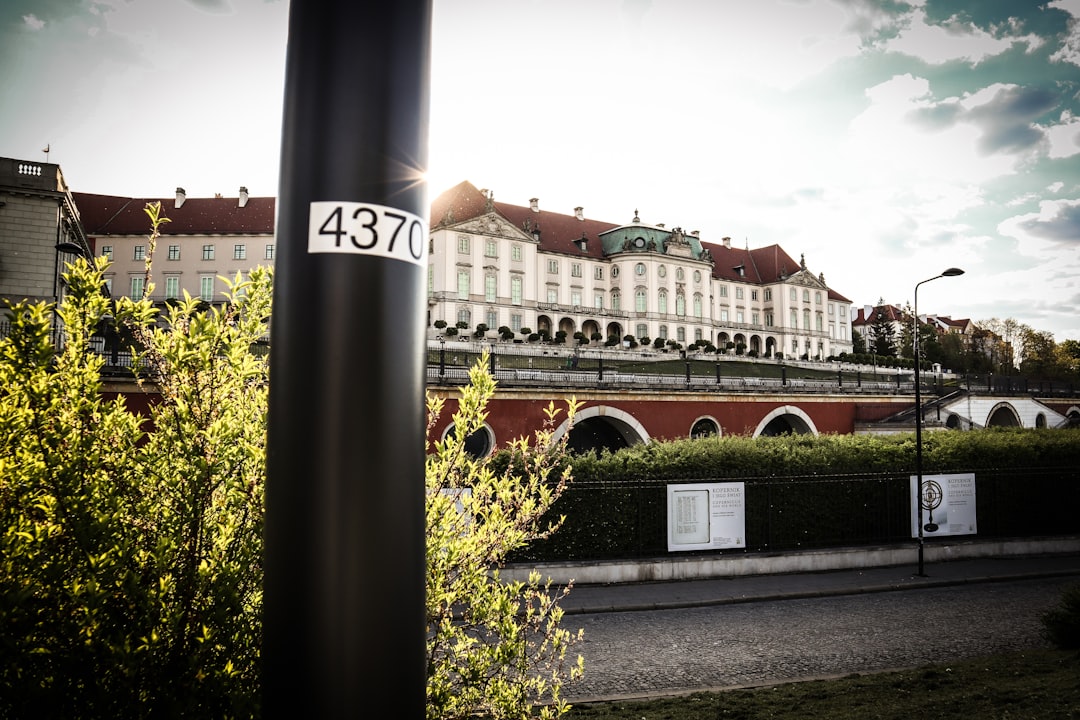 a street sign in front of a large building,