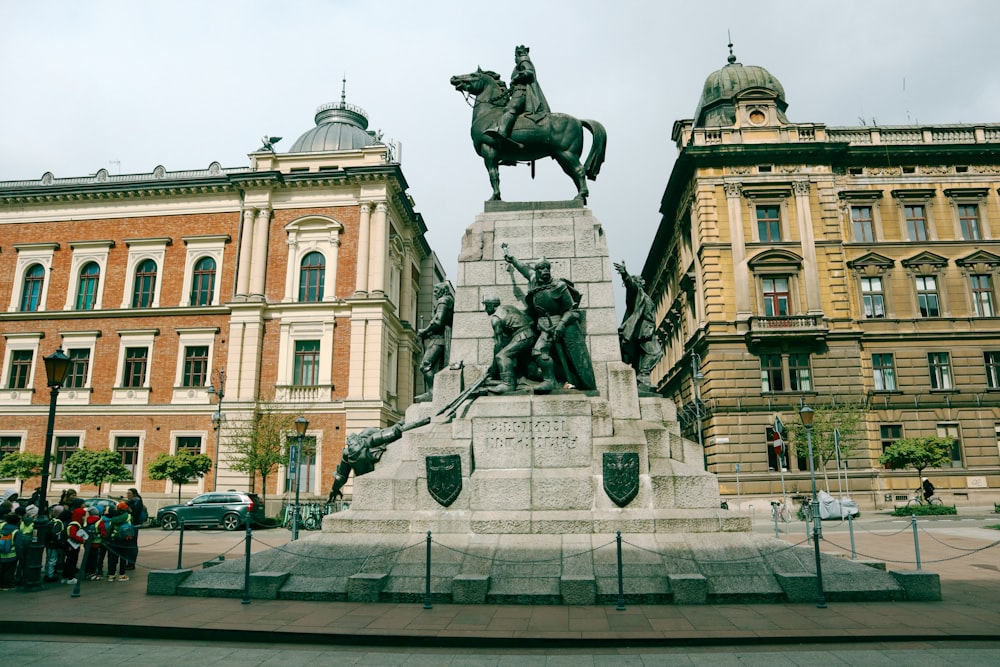 a statue of a man on a horse in front of a building