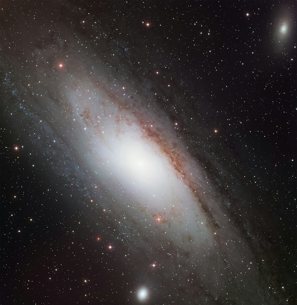 Ein Bild einer sehr großen Galaxie am Himmel