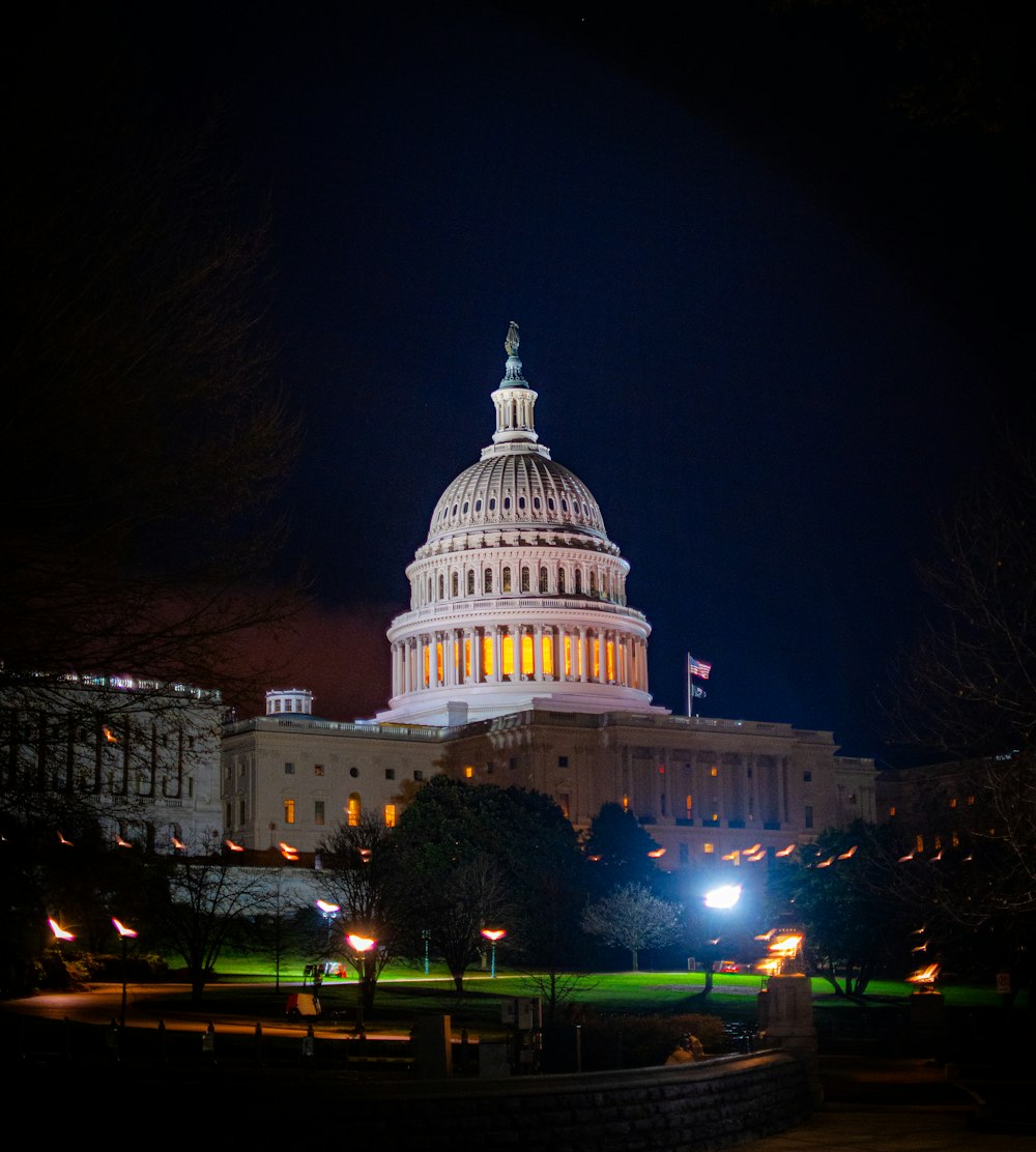 the united states capitol building lit up at night