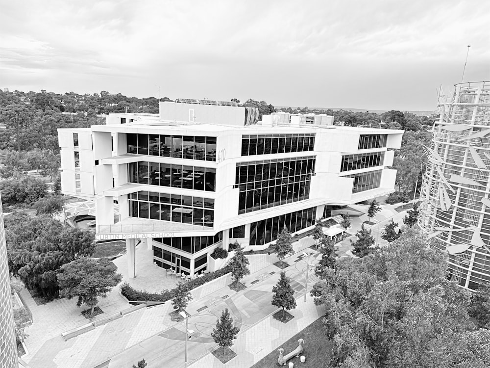 a black and white photo of a large building