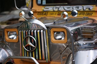 a close up of the front of a mercedes benz benz benz benz benz benz benz