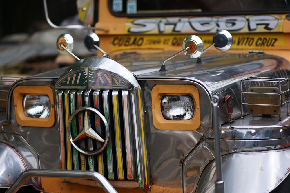 a close up of the front of a mercedes benz benz benz benz benz benz benz