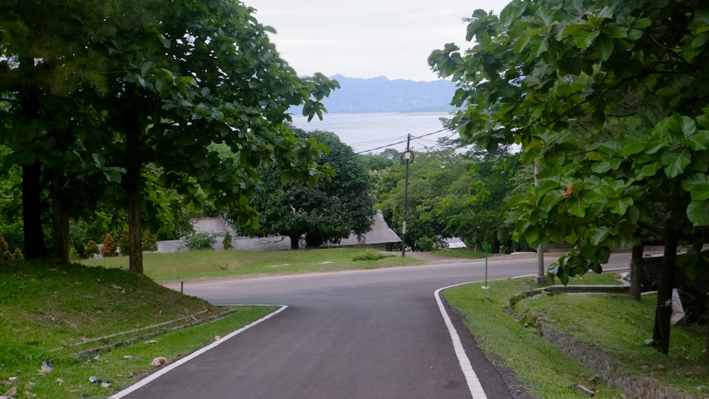 a street with a curve in the middle of it