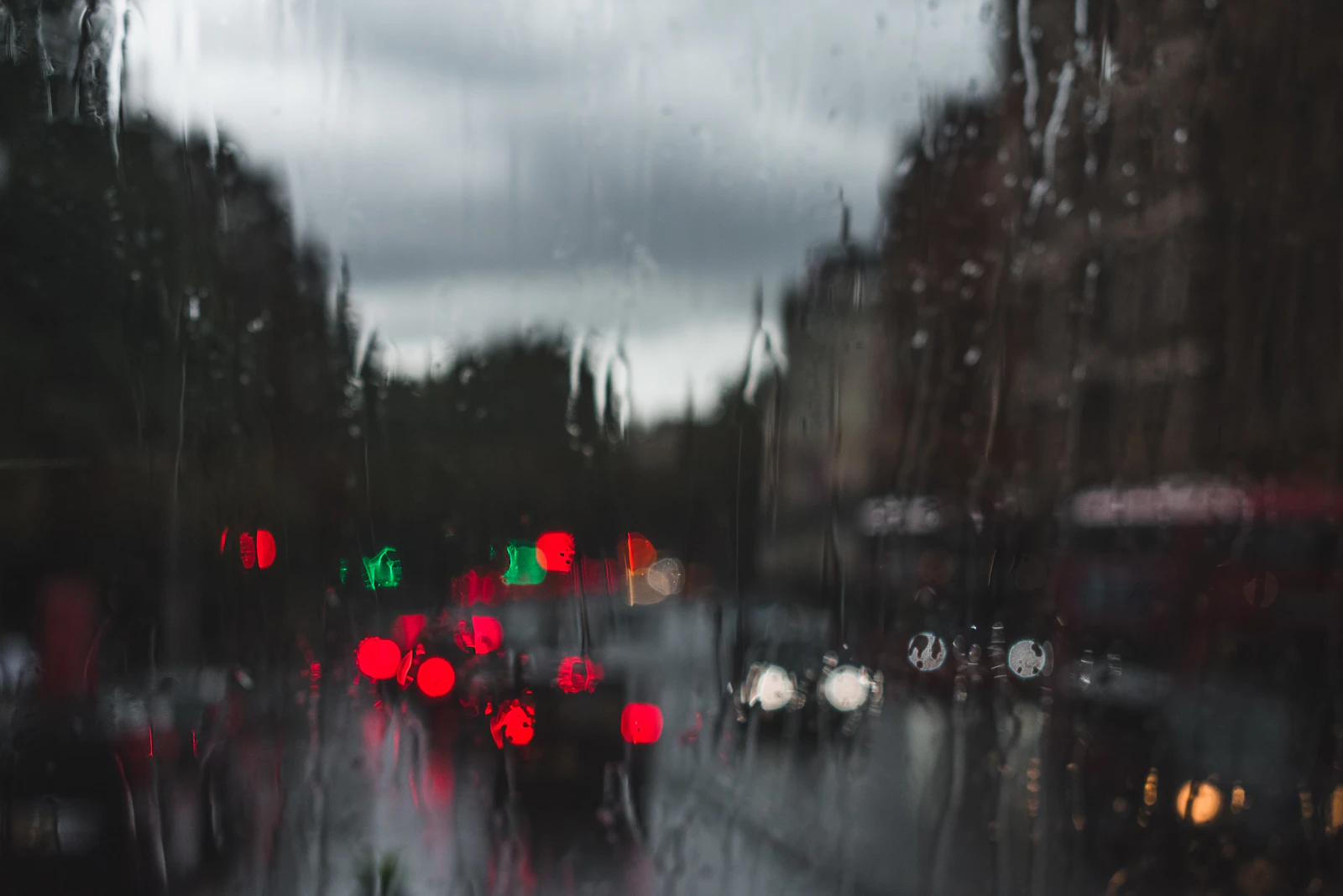 Moody London city street in the rain — Photo from Unsplash