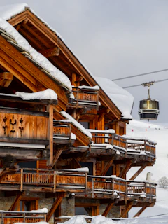 a ski lift is in the sky above a building