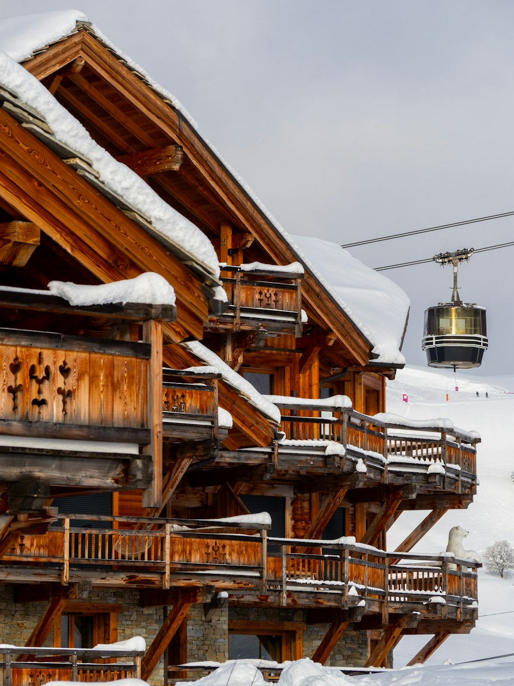 a ski lift is in the sky above a building