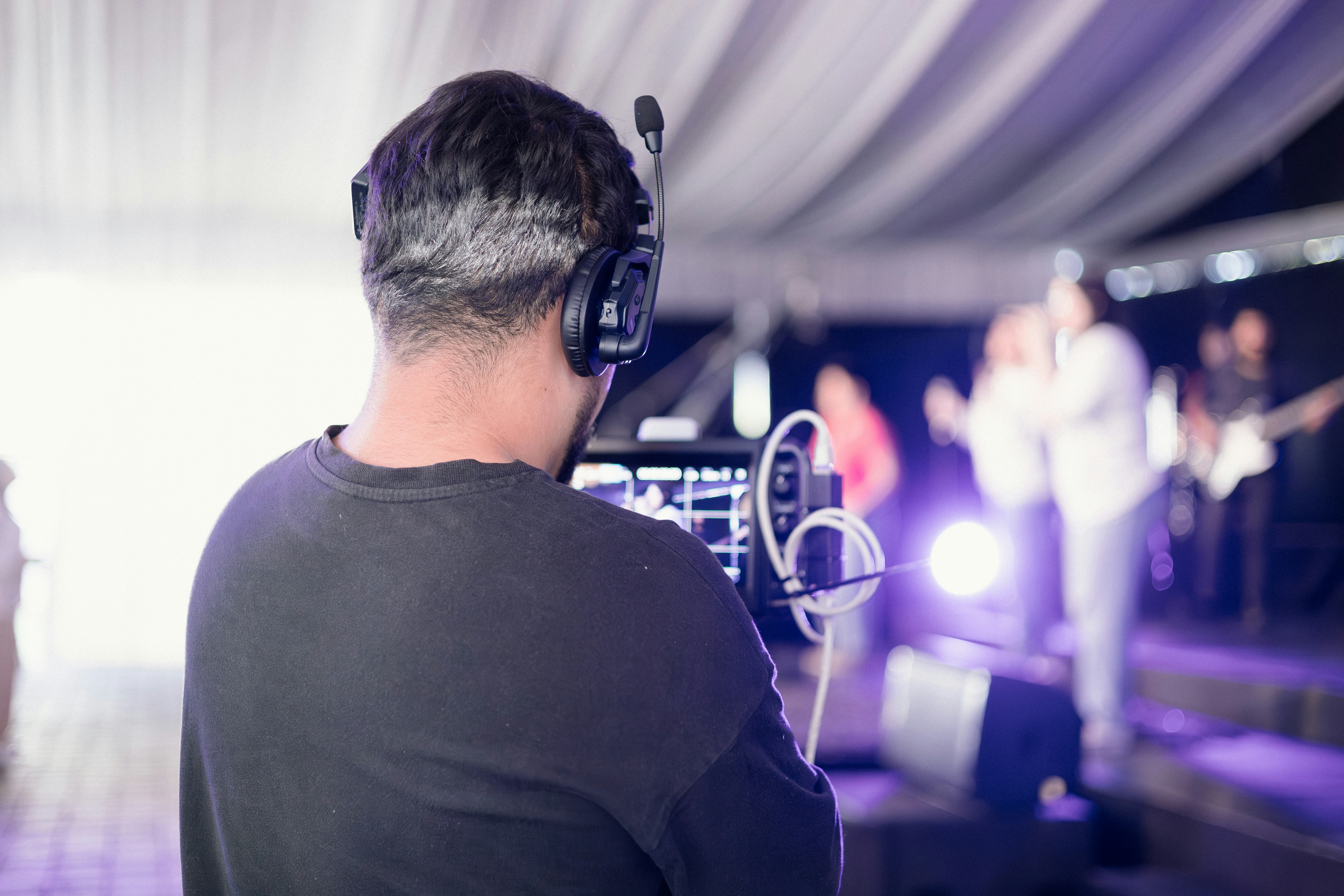 Image de Tarifs DJ urbain pour un anniversaire d'entreprise à Montpellier : guide 2025