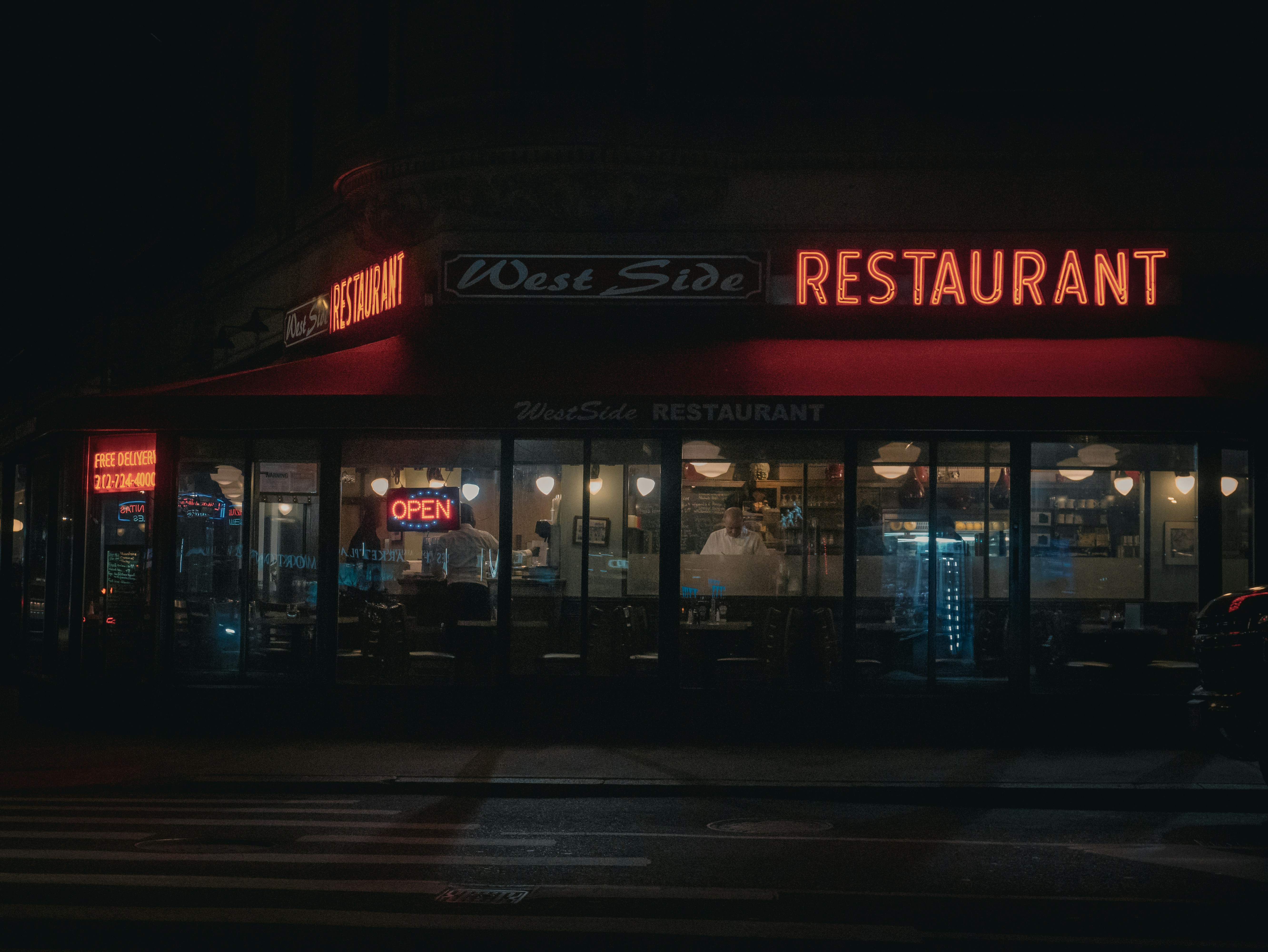 Lima Tren Utama Akhir 2025 di Industri Perhotelan & Restoran: Preferensi Konsumen, Alasan Mereka Bersedia Membayar Lebih, dan Peran Teknologi & AI