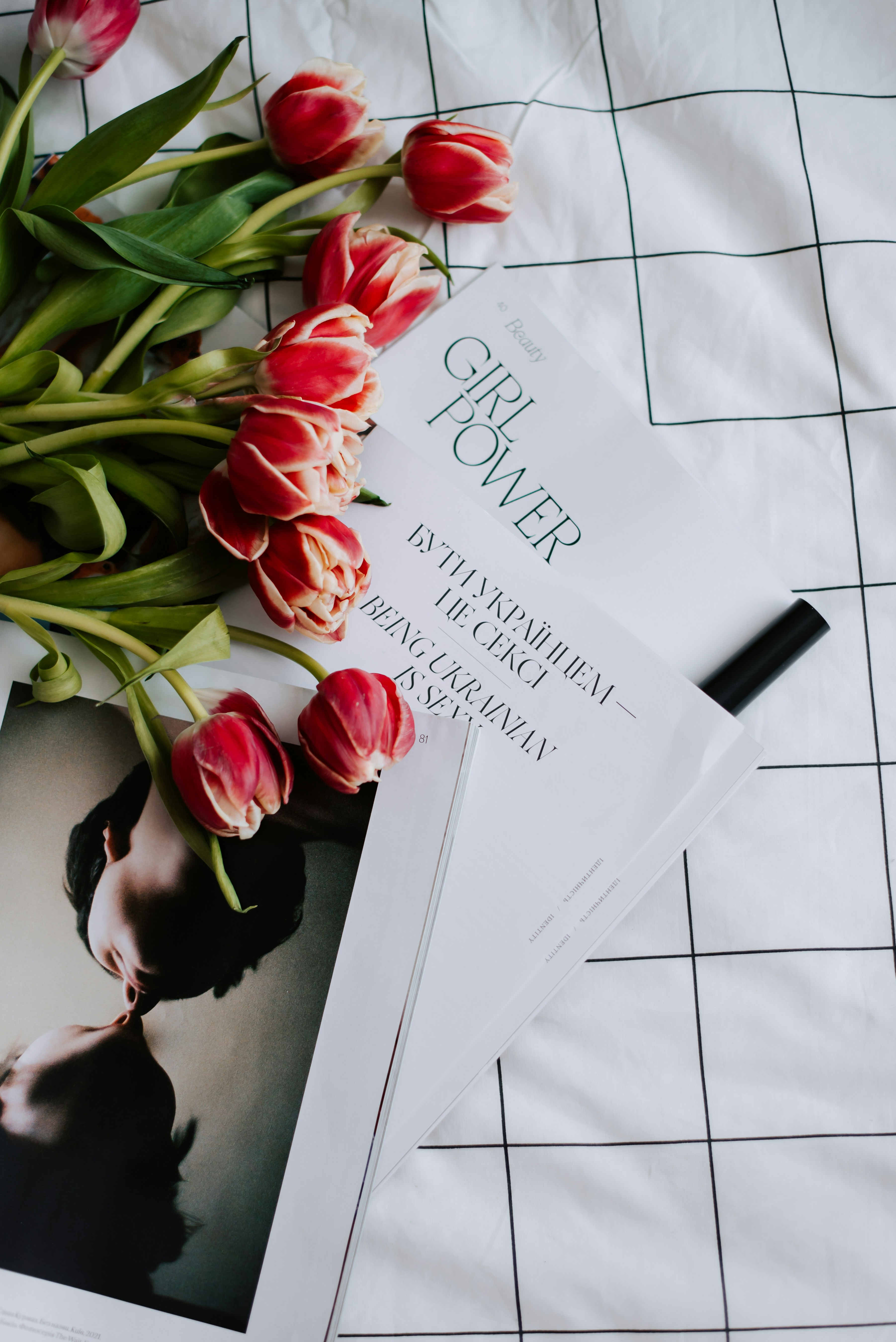 romantic flat lay anniversary, wallpaper, Custom Gift Ideas for Anniversary: Meaningful Ways to Celebrate 6