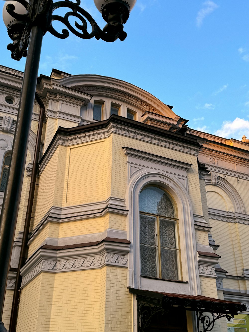 a street light in front of a building