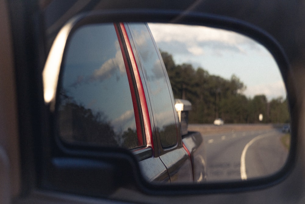 a rear view mirror reflecting a car's side view mirror