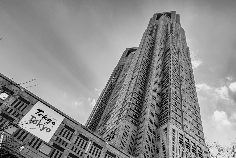 a black and white photo of a tall building