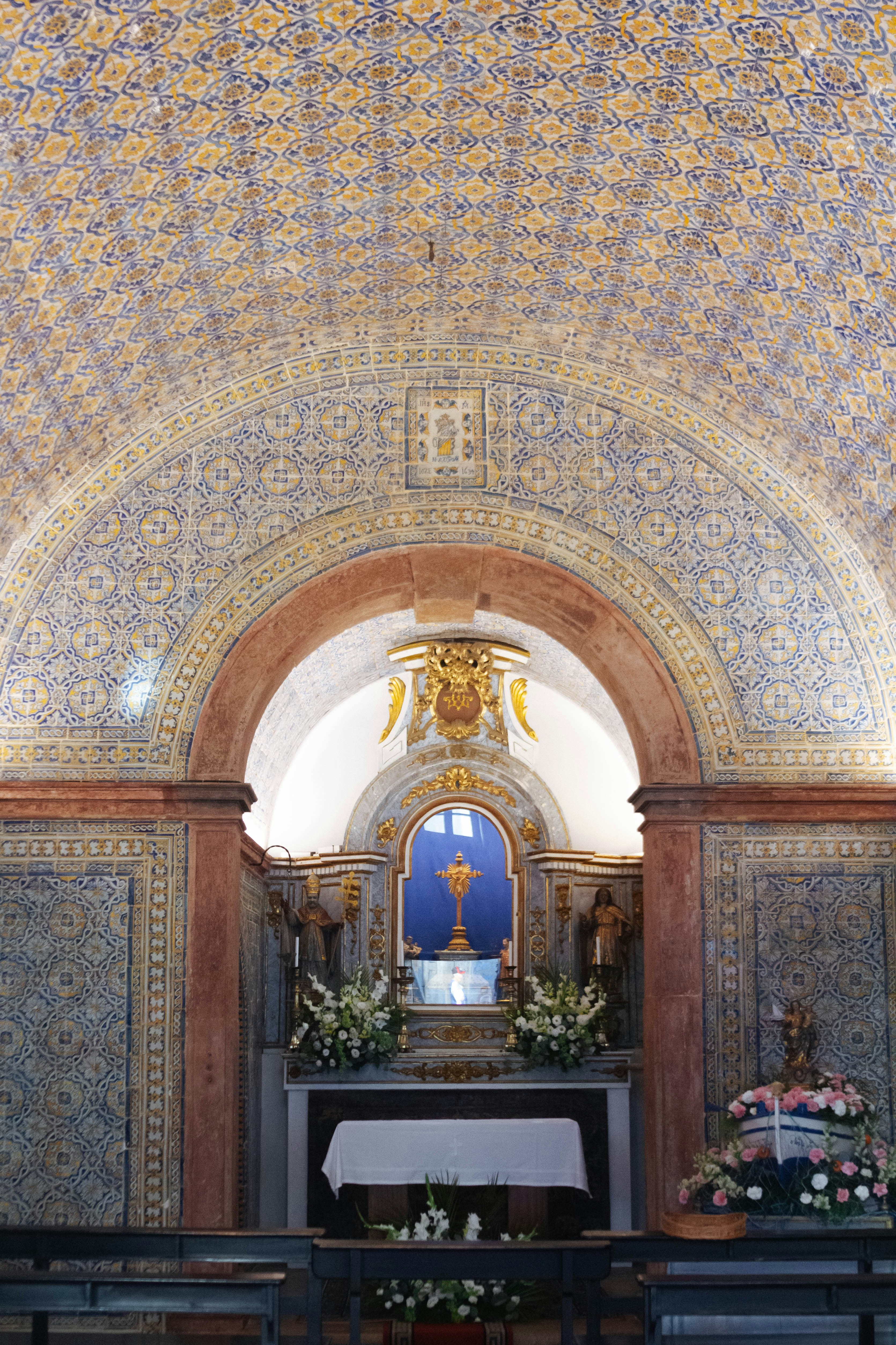 Una veduta di una chiesa dall'altare