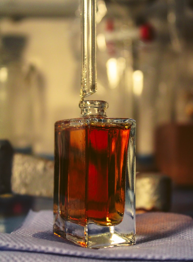 Transparenter Flakon mit ruhigem Licht