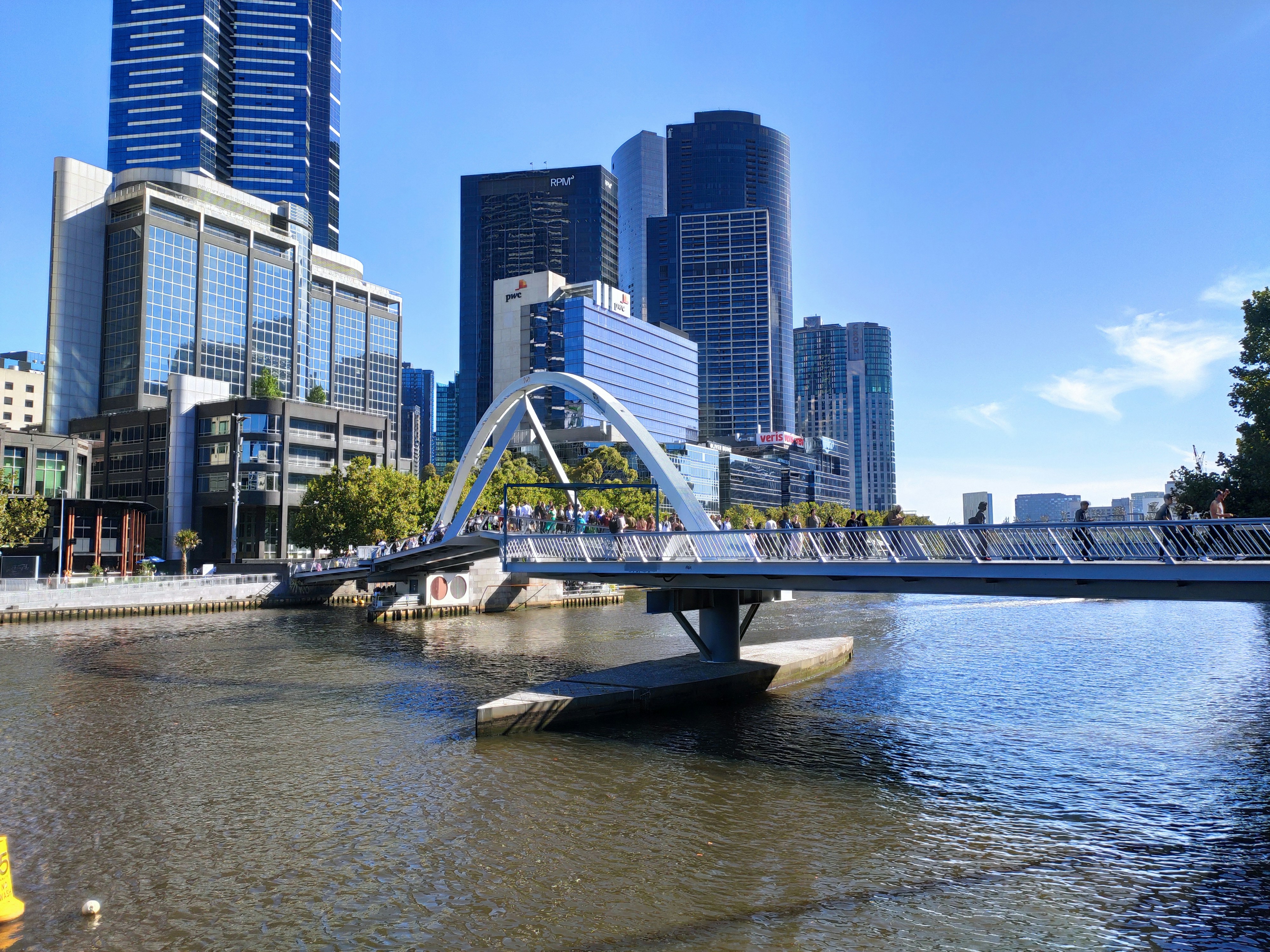 photo-1709676572702-9a71190da266?ixid=M3wxMjA3fDB8MXxzZWFyY2h8NHx8d2Vic2l0ZSUyMGRlc2lnbiUyMHNlcnZpY2VzJTIwbWVsYm91cm5lfGVufDB8fHx8MTc2NzQ1MzAxNHww\u0026ixlib=rb-4.1.0