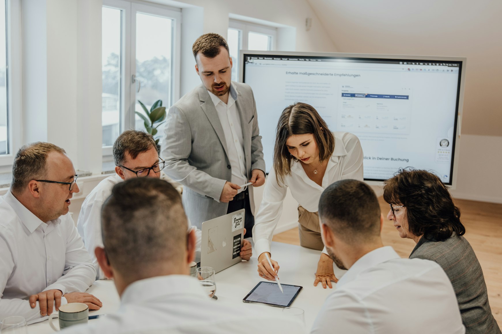 Experienced Contract Staff Woman Leader  Contract recruitment
