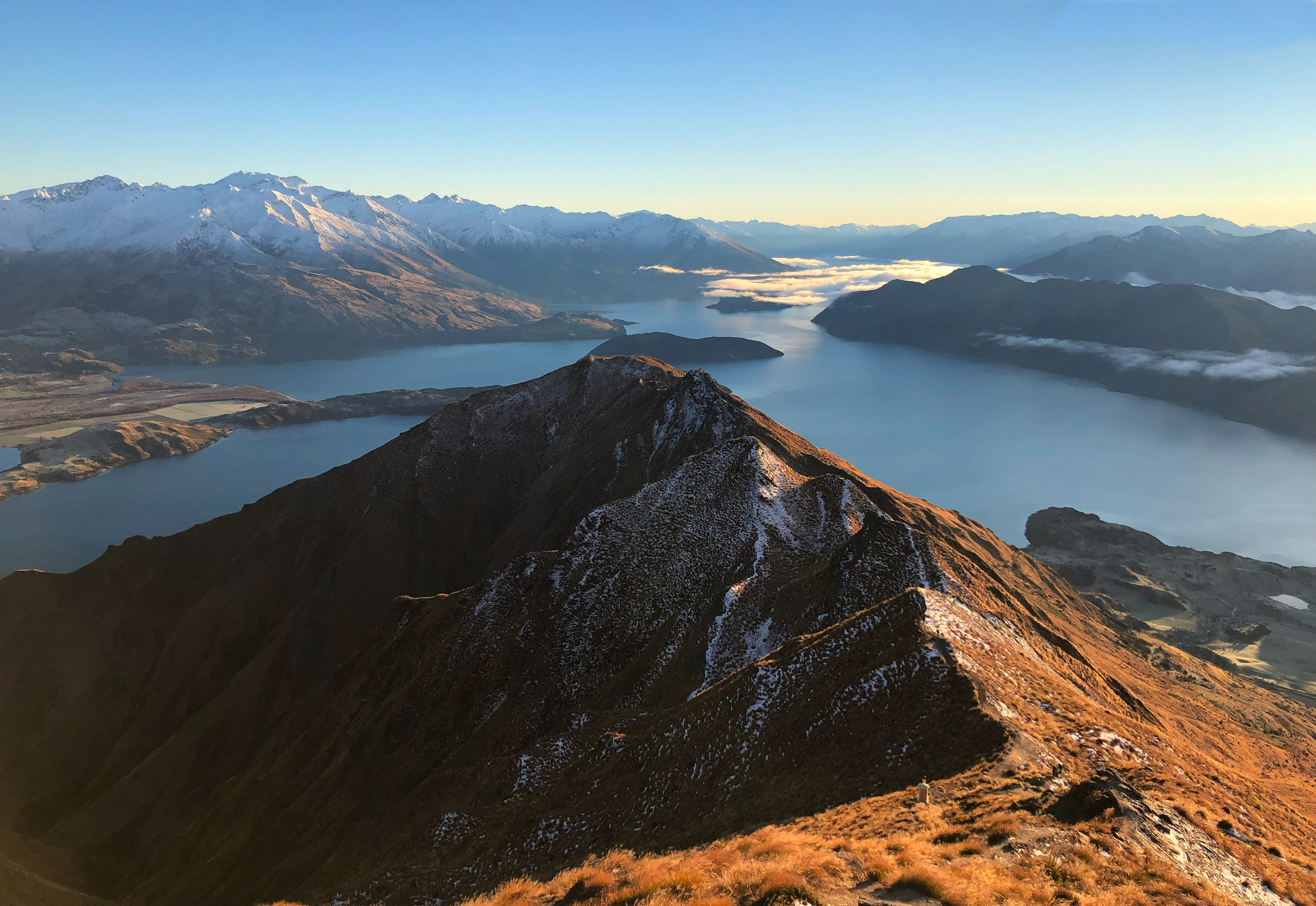 Sunrise over Lake Wānaka, seen from the ridge of Roys Peak
