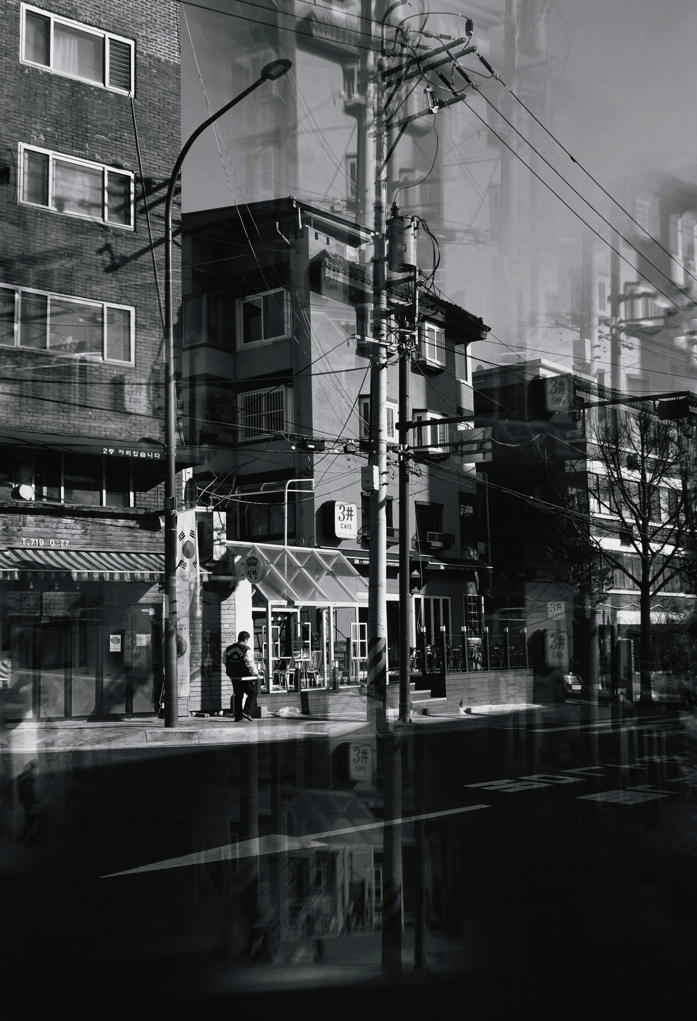 a black and white photo of a city street