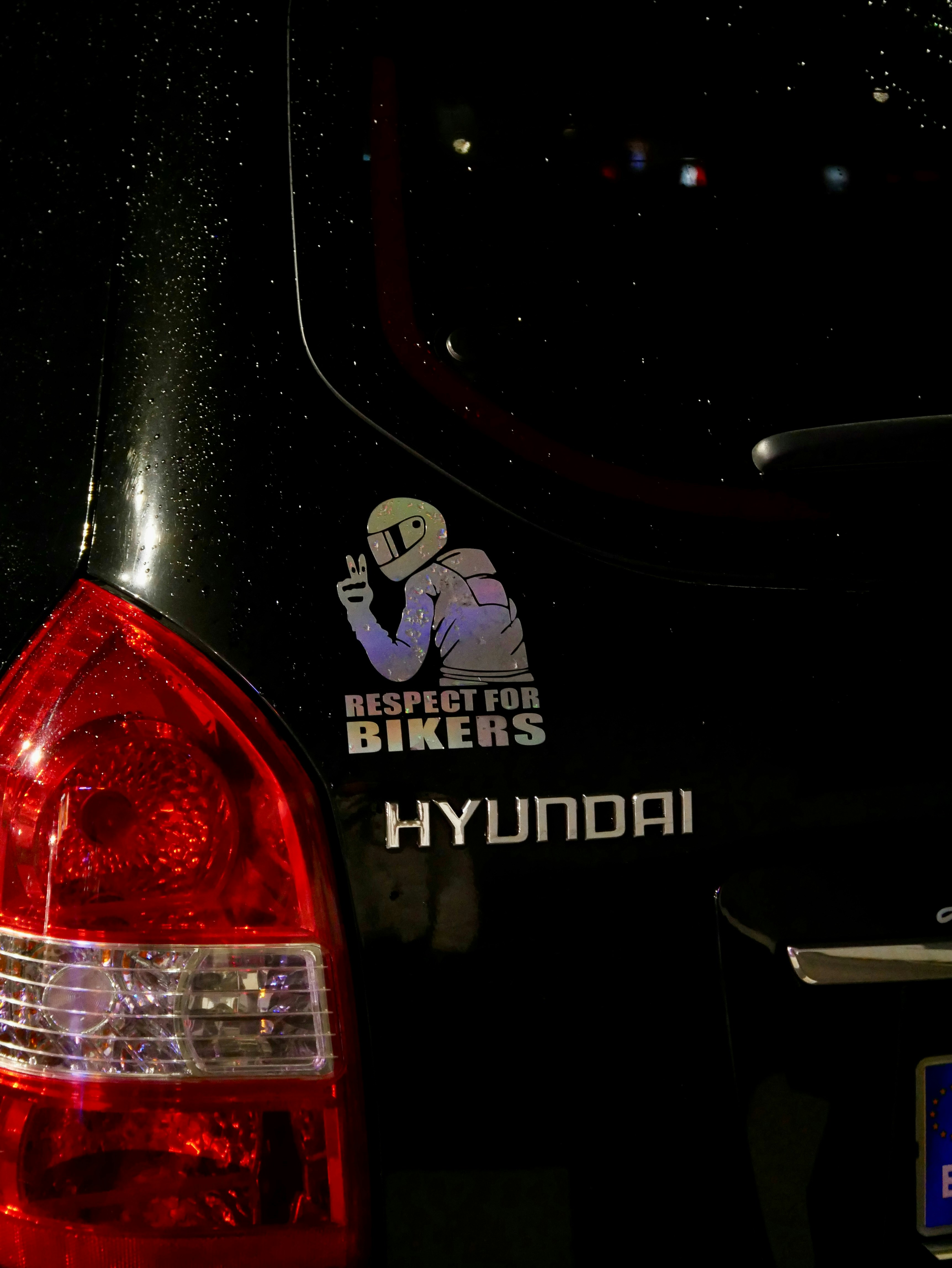 Hybrid Sync for Micro‑Retailers: Offline‑First Architectures, Privacy‑First Onboarding, and Phygital Readiness (2026 Playbook)