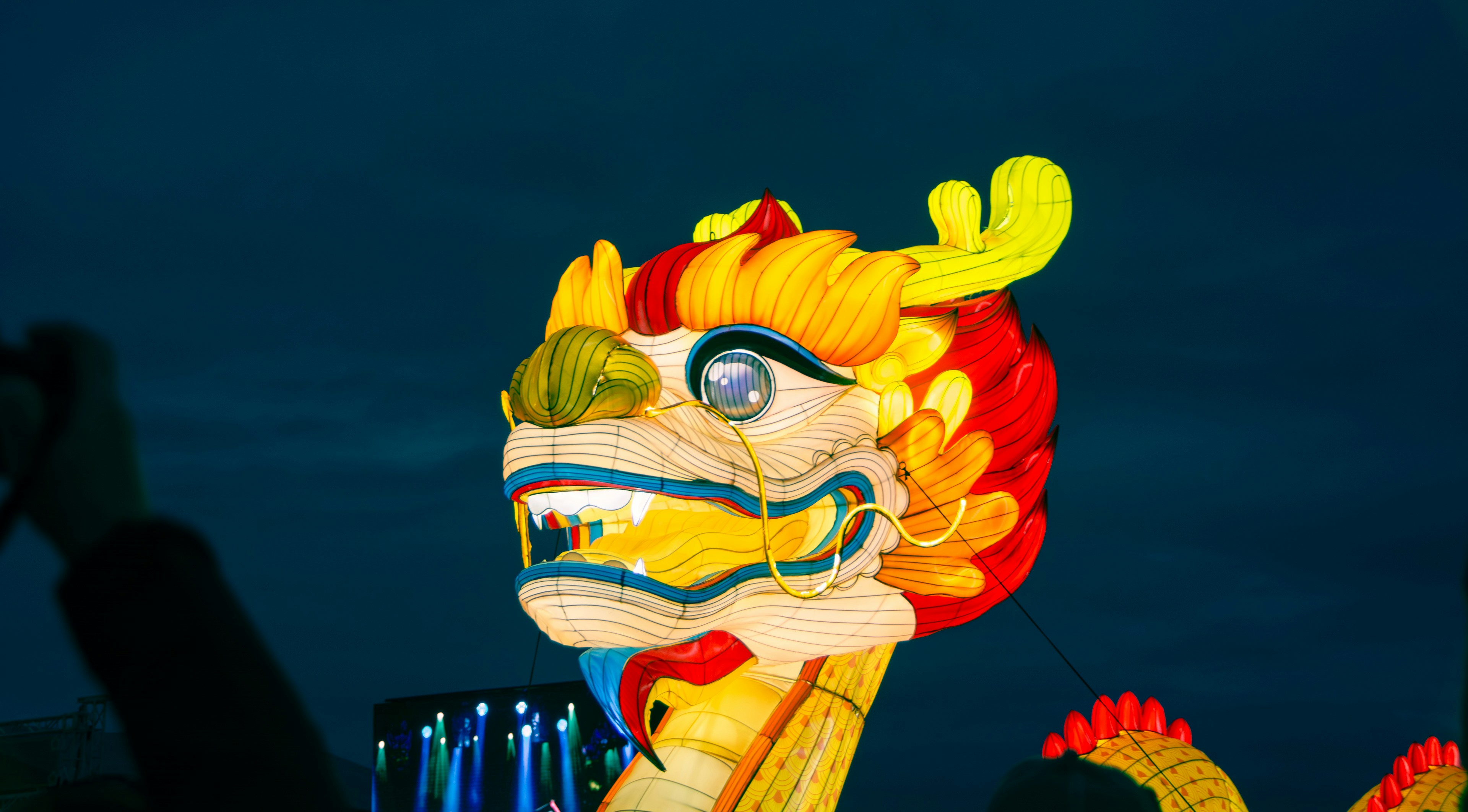 a dragon shaped lantern is lit up at night