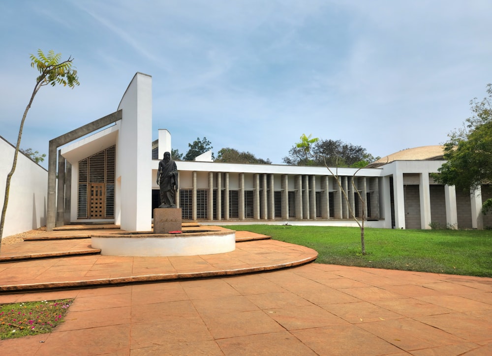 a courtyard with a statue in the middle of it